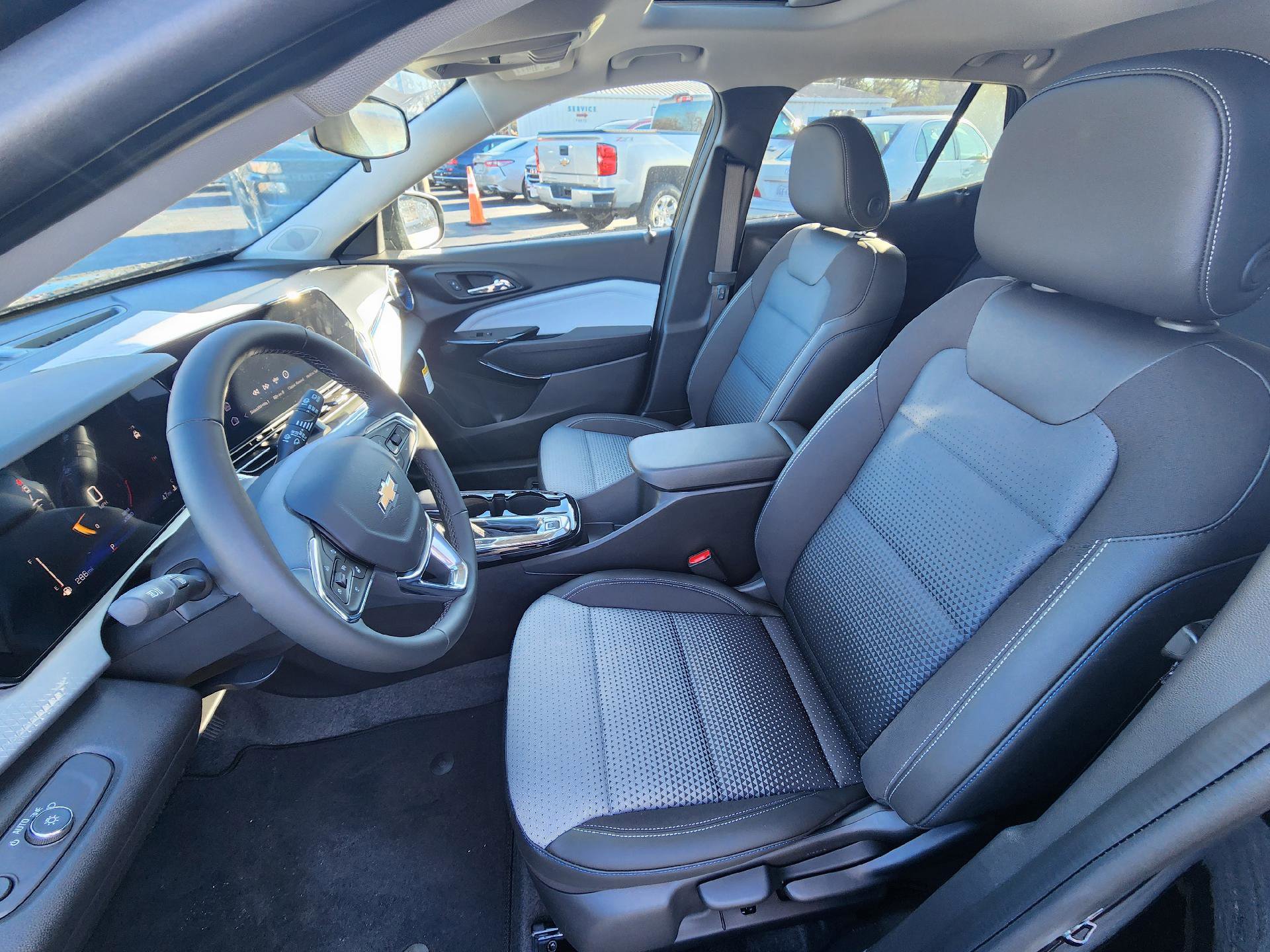 New 2026 Chevrolet Trax LT w/ Sunroof Package FWD image 7