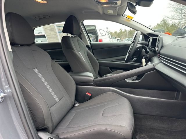 Certified 2025 Hyundai Elantra SE image 22