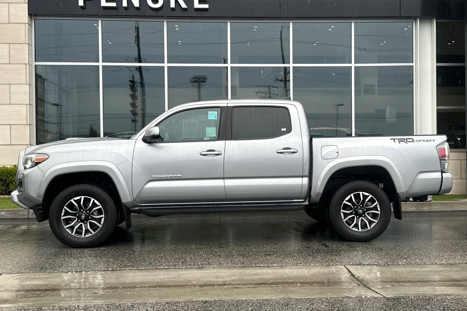 Used 2021 Toyota Tacoma TRD Sport w/ Technology Package image 7