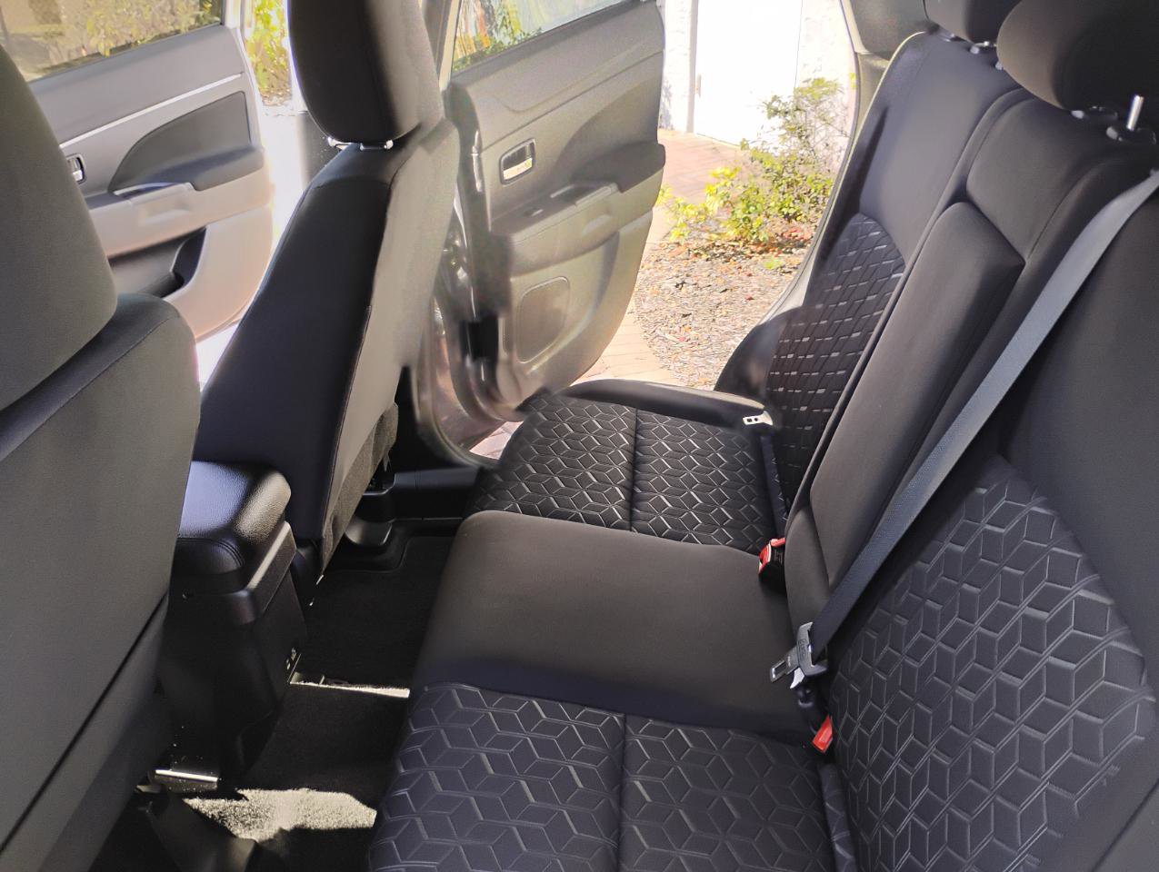 Used 2023 Mitsubishi Outlander Sport LE image 12