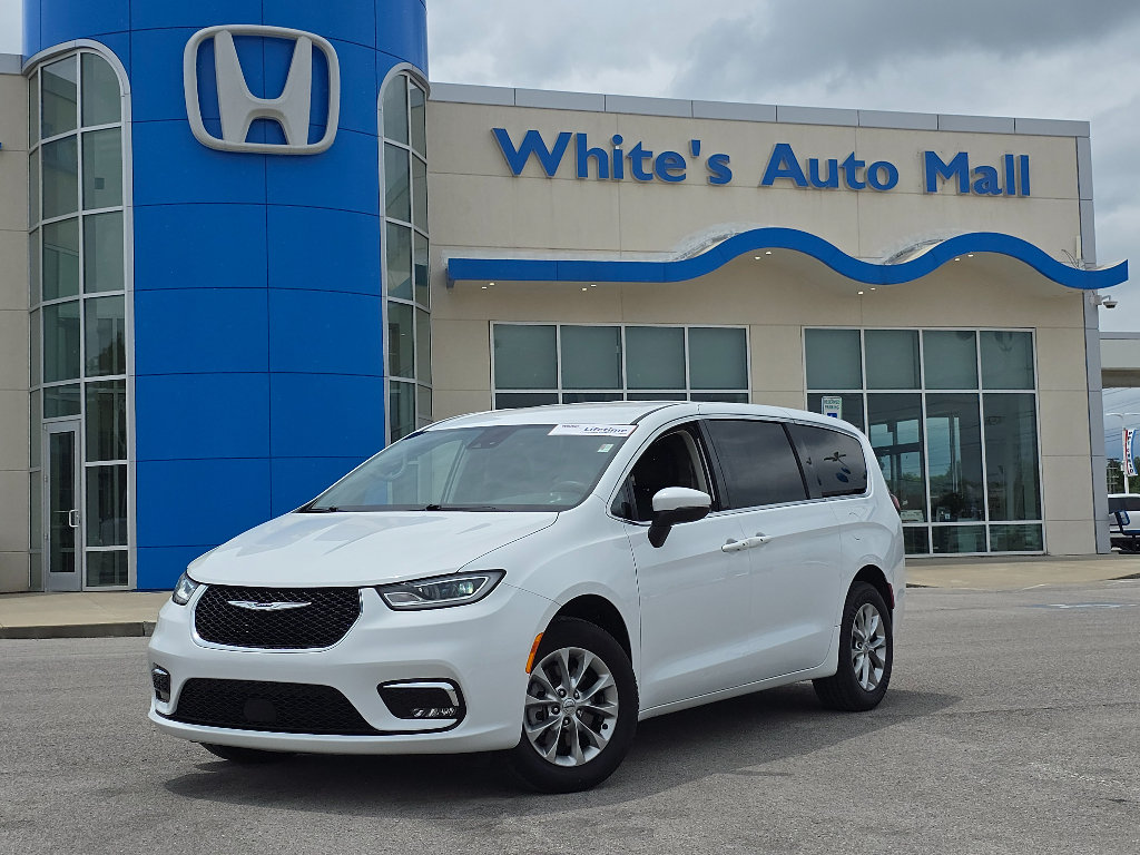 Used 2023 Chrysler Pacifica Touring-L AWD/4WD image 2
