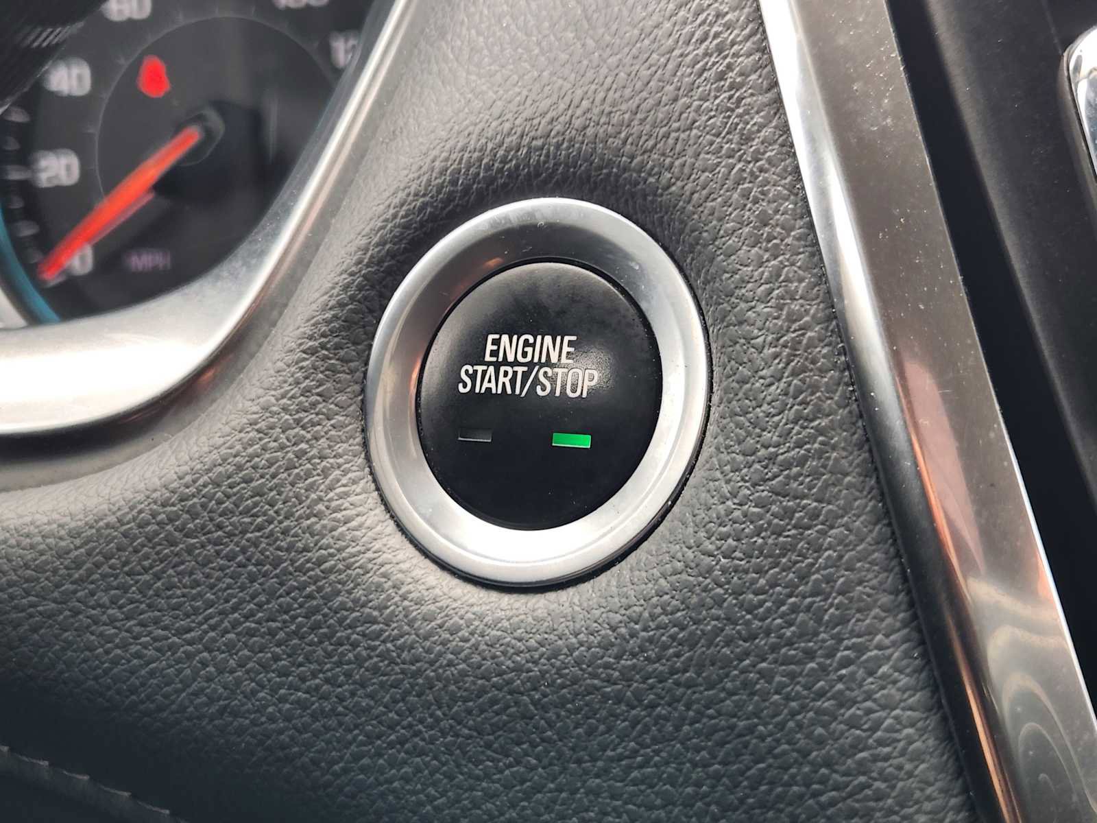 Used 2021 Chevrolet Traverse LT image 21