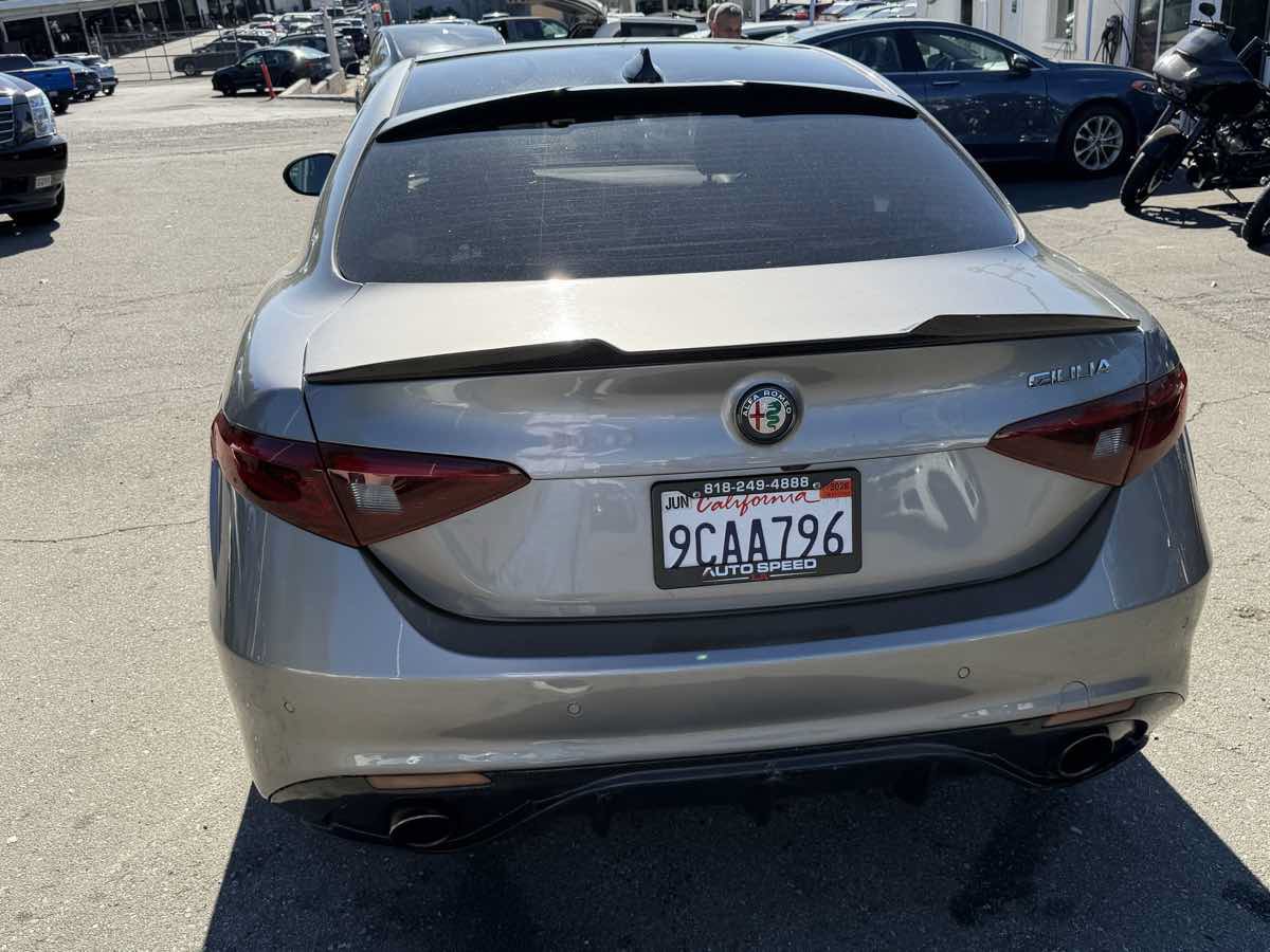 Used 2017 Alfa Romeo Giulia RWD image 5