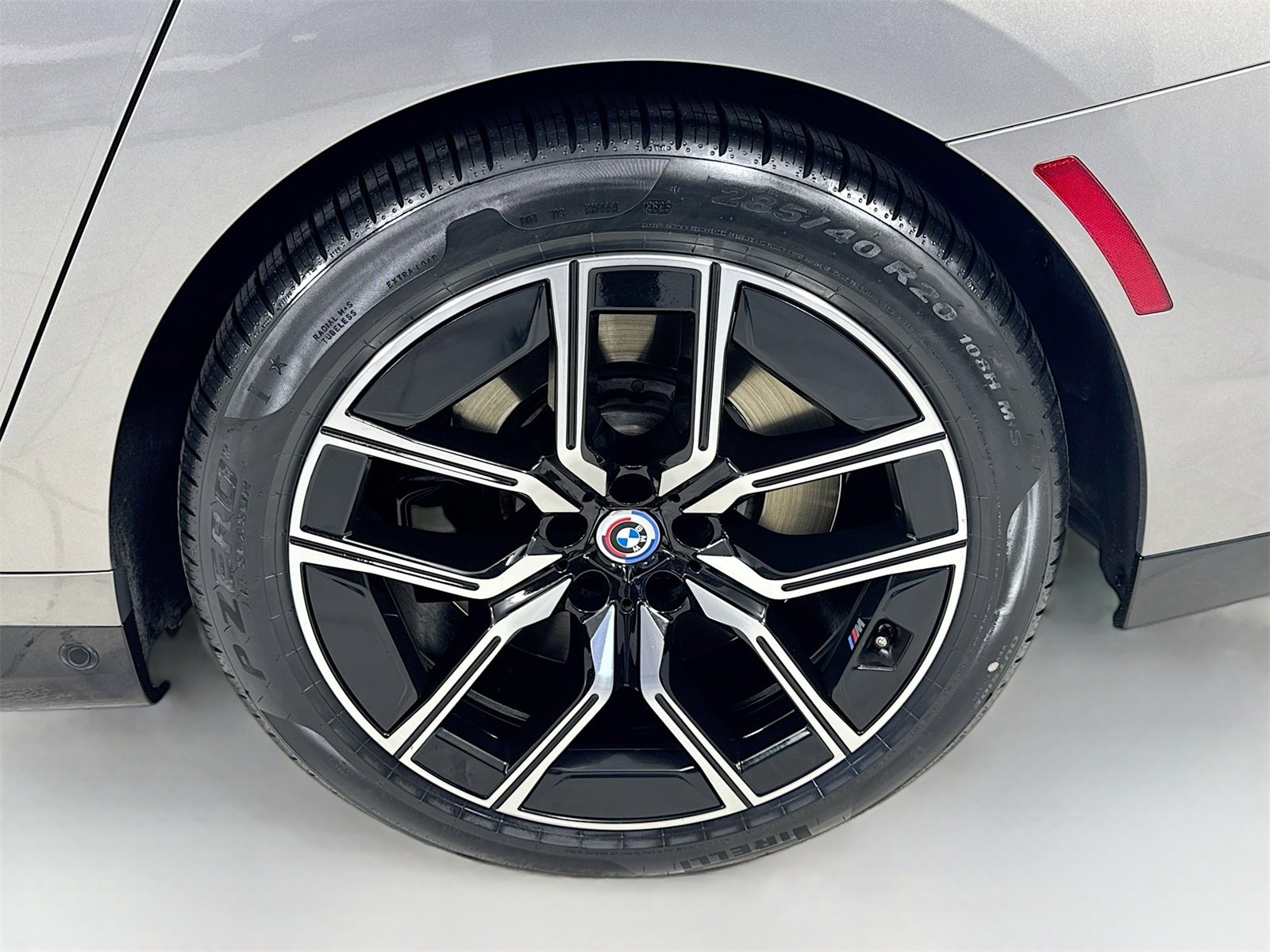 Used 2023 BMW 760i xDrive w/ Luxury Rear Seating Package image 9