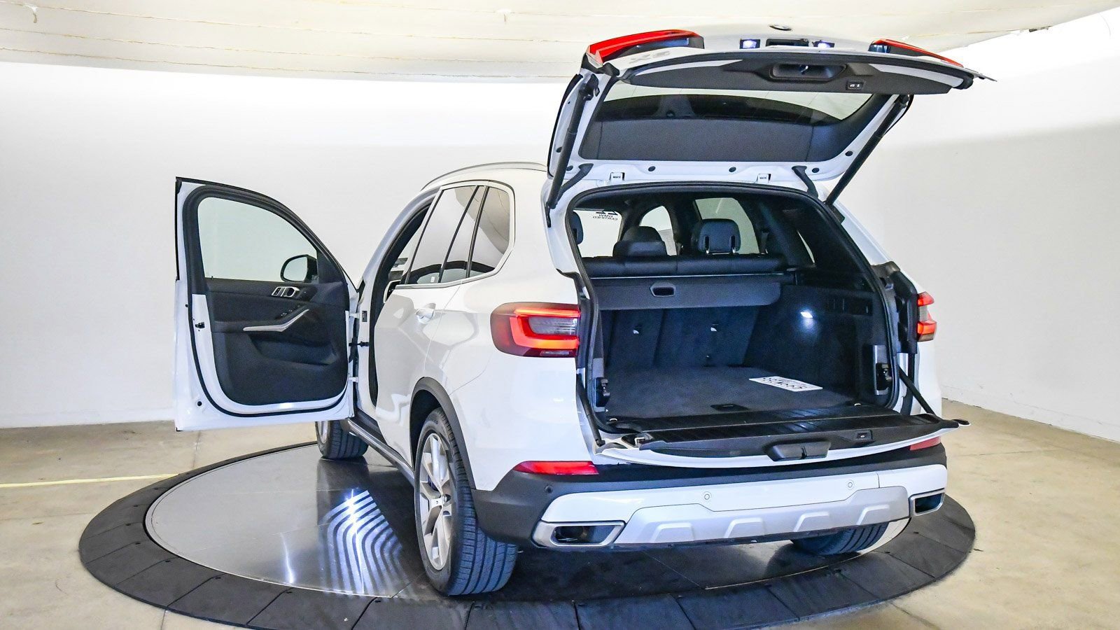 Certified 2022 BMW X5 xDrive40i w/ Parking Assistance Package image 22