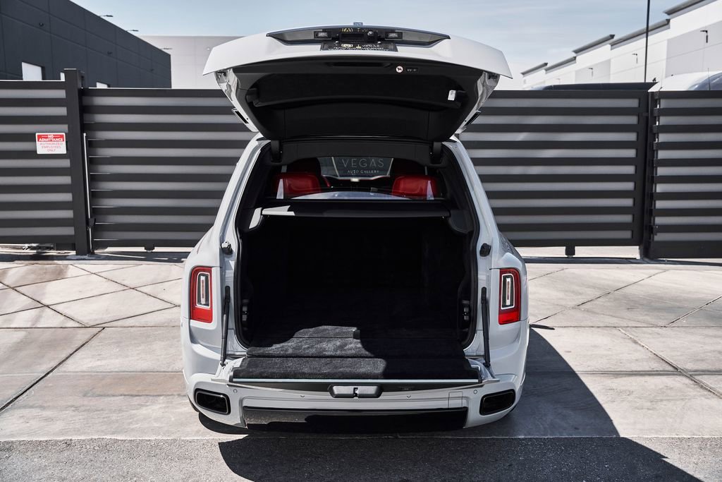 Used 2024 Rolls-Royce Cullinan Black Badge w/ Dark Exterior Package image 17