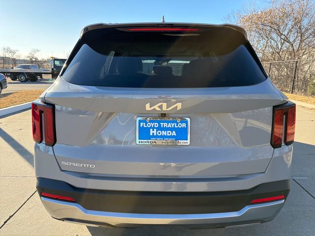 Used 2025 Kia Sorento S w/ Panoramic Sunroof Package image 4