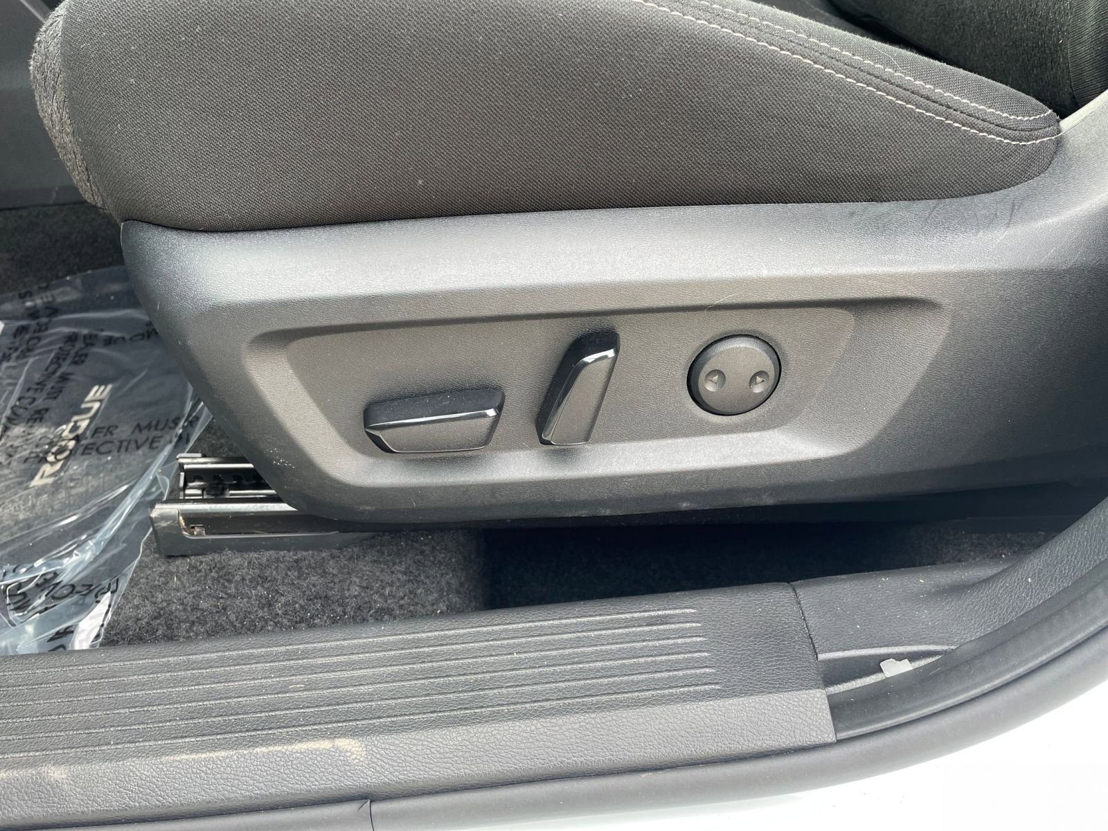 Used 2025 Nissan Rogue SV image 22