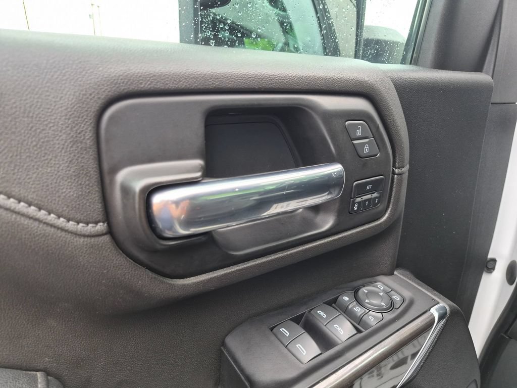 Used 2022 Chevrolet Silverado 2500 LTZ w/ LTZ Convenience Package AWD/4WD image 9