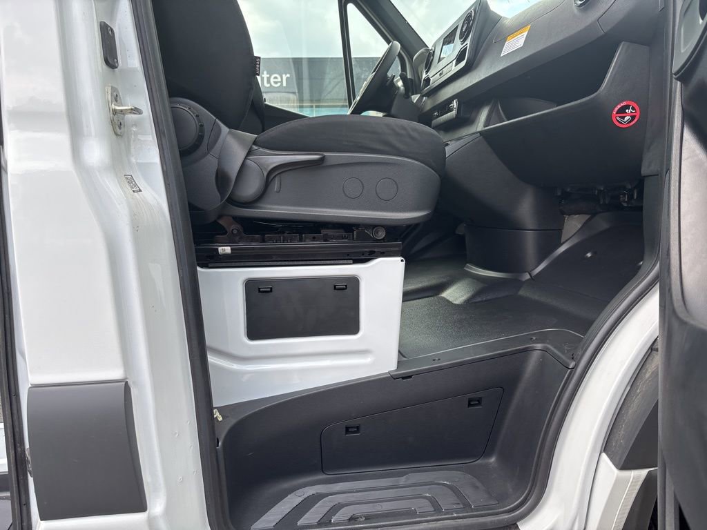 Used 2024 Mercedes-Benz Sprinter 2500 image 36