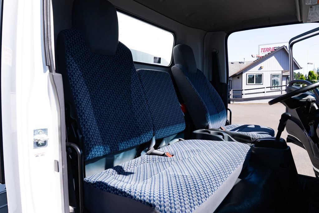 Used 2023 Isuzu NPR RWD image 17