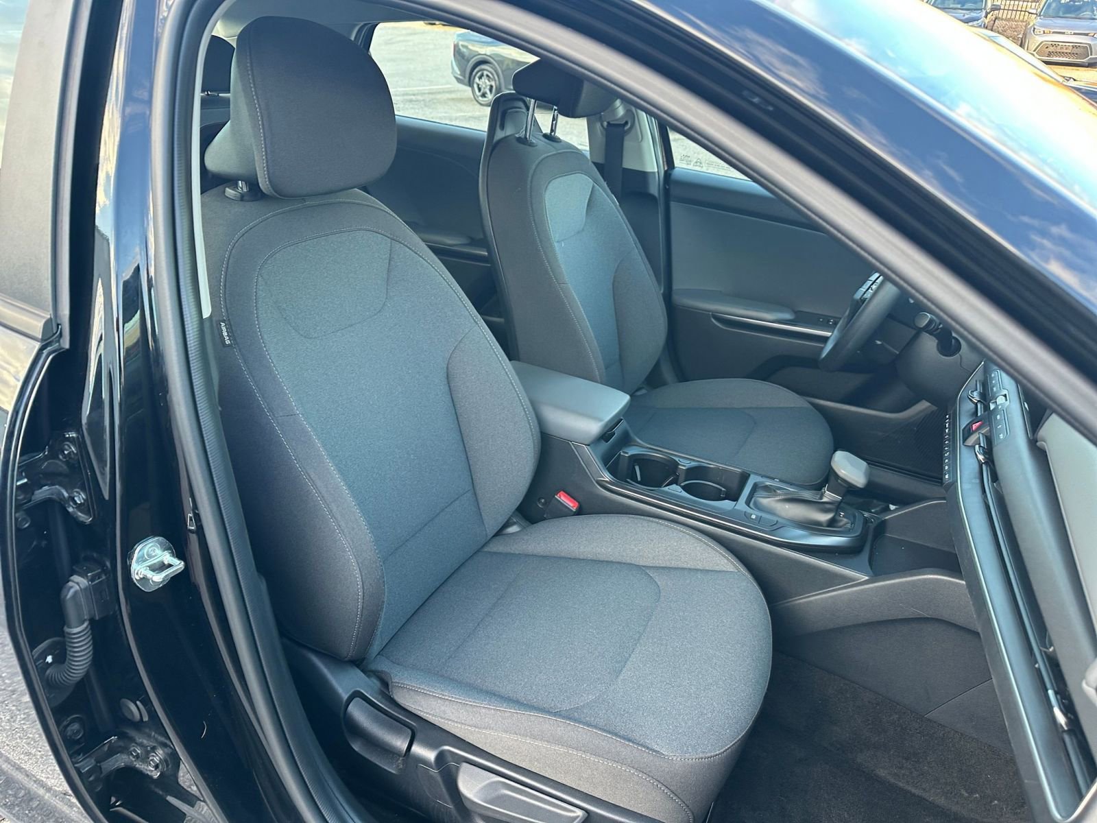 Used 2025 Kia K4 LXS image 34