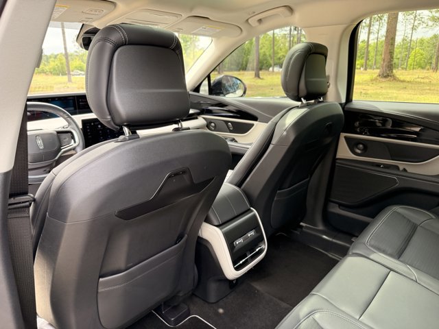 Used 2025 Lincoln Nautilus Reserve image 28