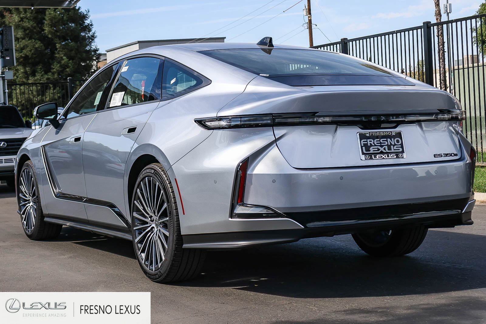 New 2026 Lexus ES 350e w/ Accessory Package (K3) FWD image 4