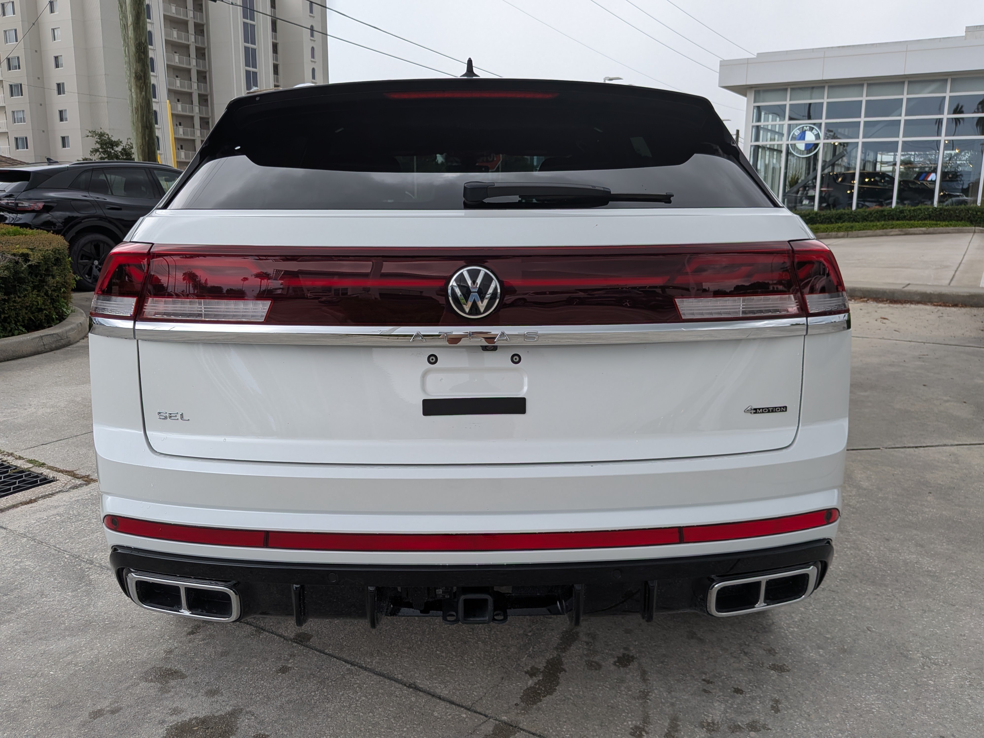 Certified 2024 Volkswagen Atlas Cross Sport SEL Premium R-Line AWD/4WD image 4