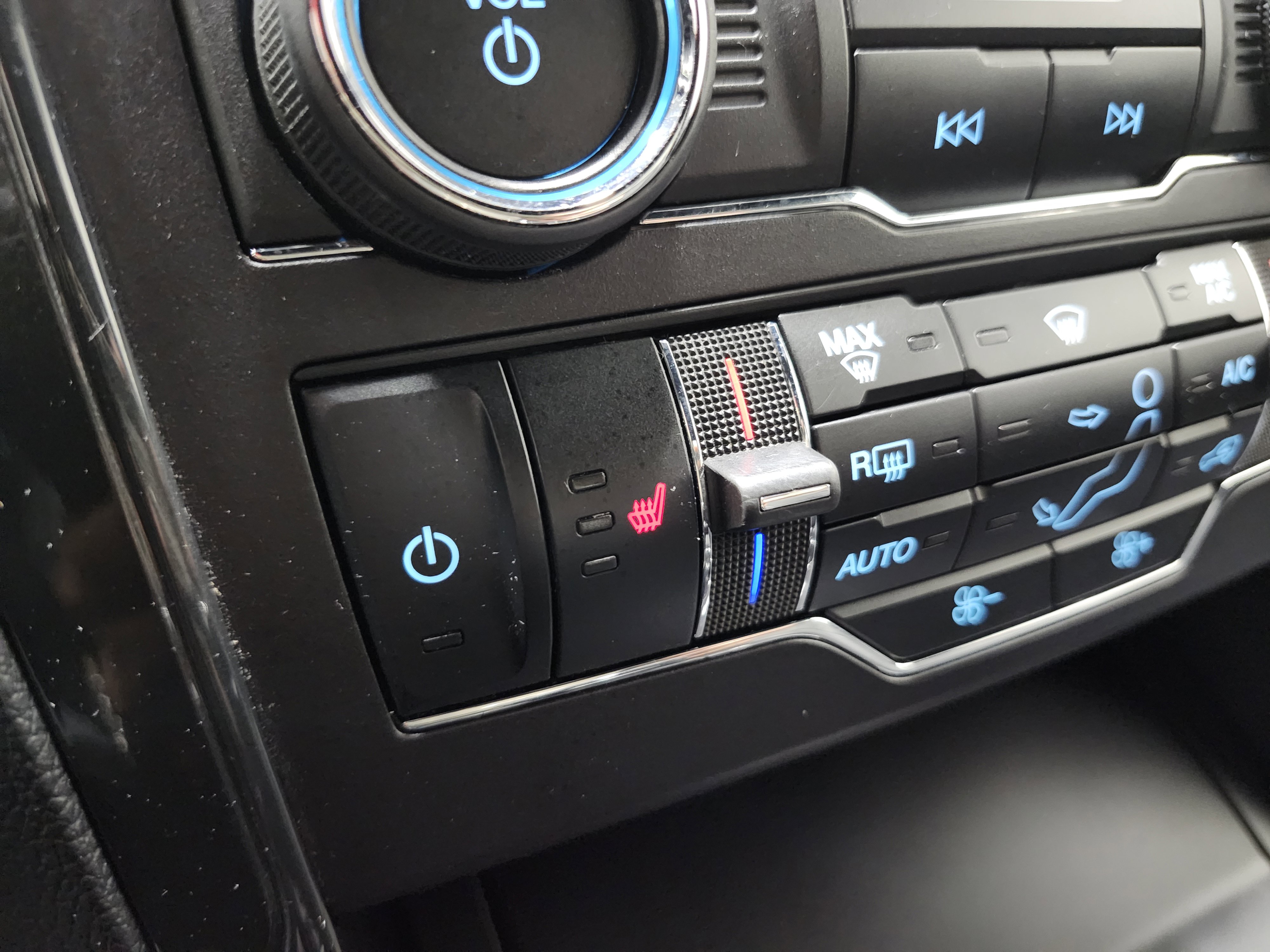 Used 2017 Ford Explorer XLT w/ Equipment Group 202A FWD image 8