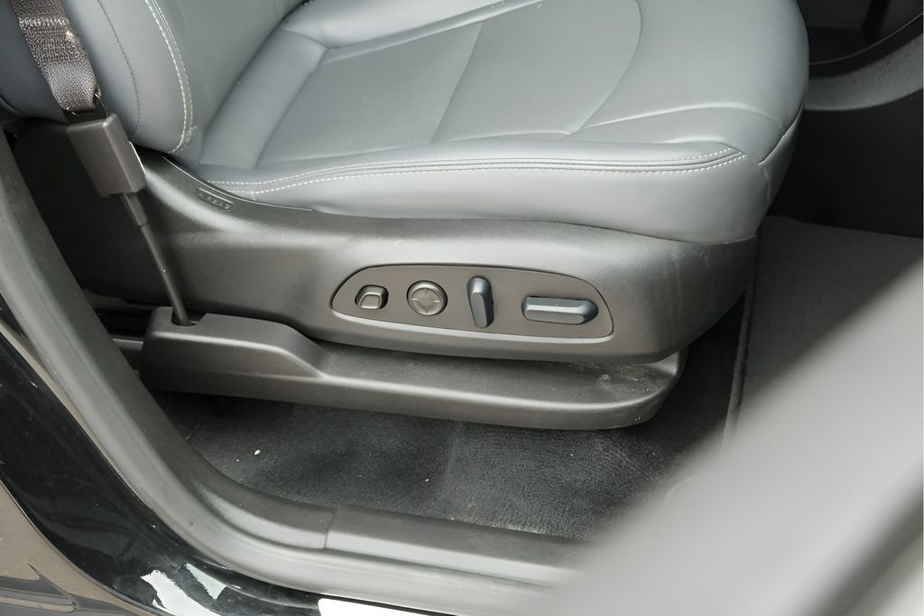 Used 2024 Buick Enclave Premium AWD/4WD image 13