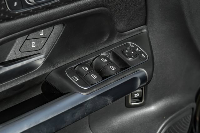 Used 2025 Mercedes-Benz GLB 250 image 44