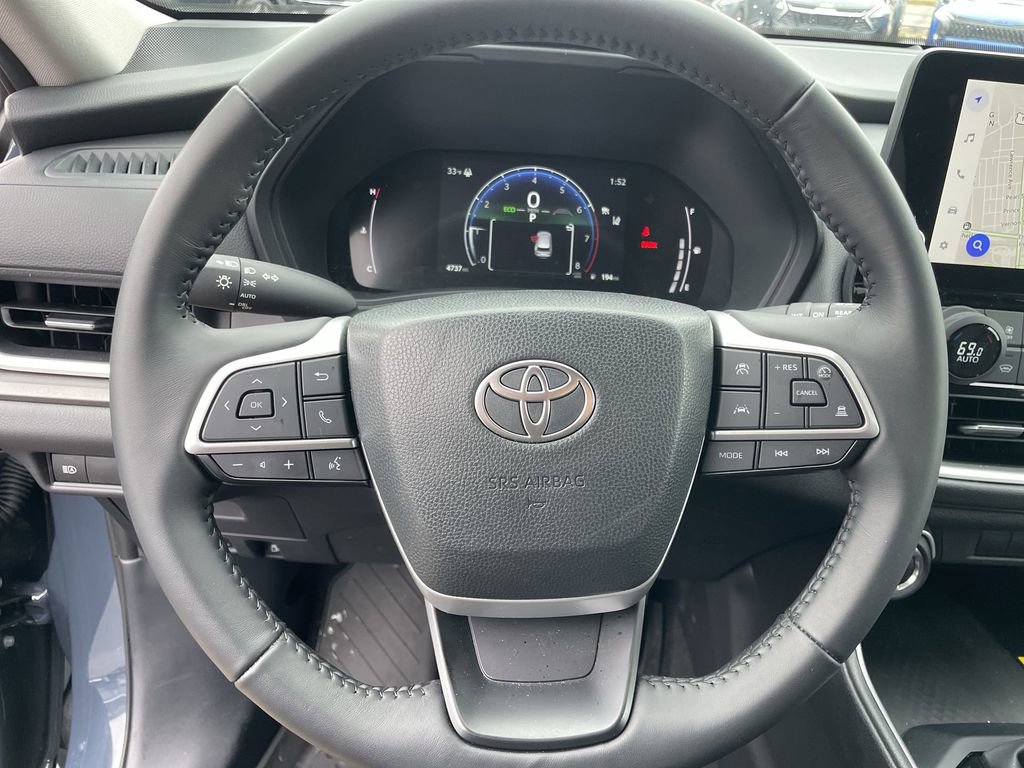 Used 2025 Toyota Grand Highlander AWD image 16