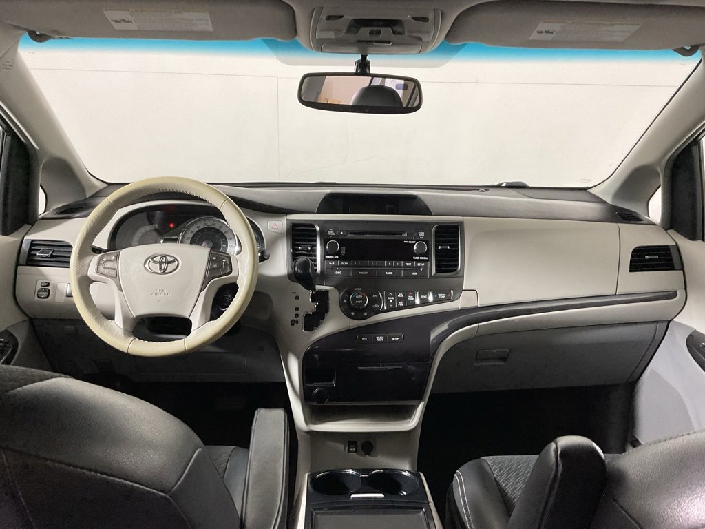 Used 2012 Toyota Sienna SE image 16