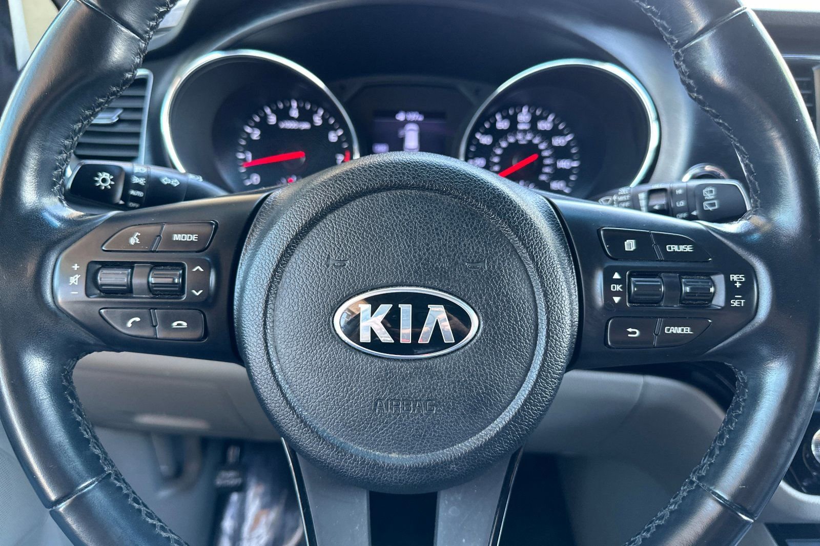 Used 2021 Kia Sedona EX image 25