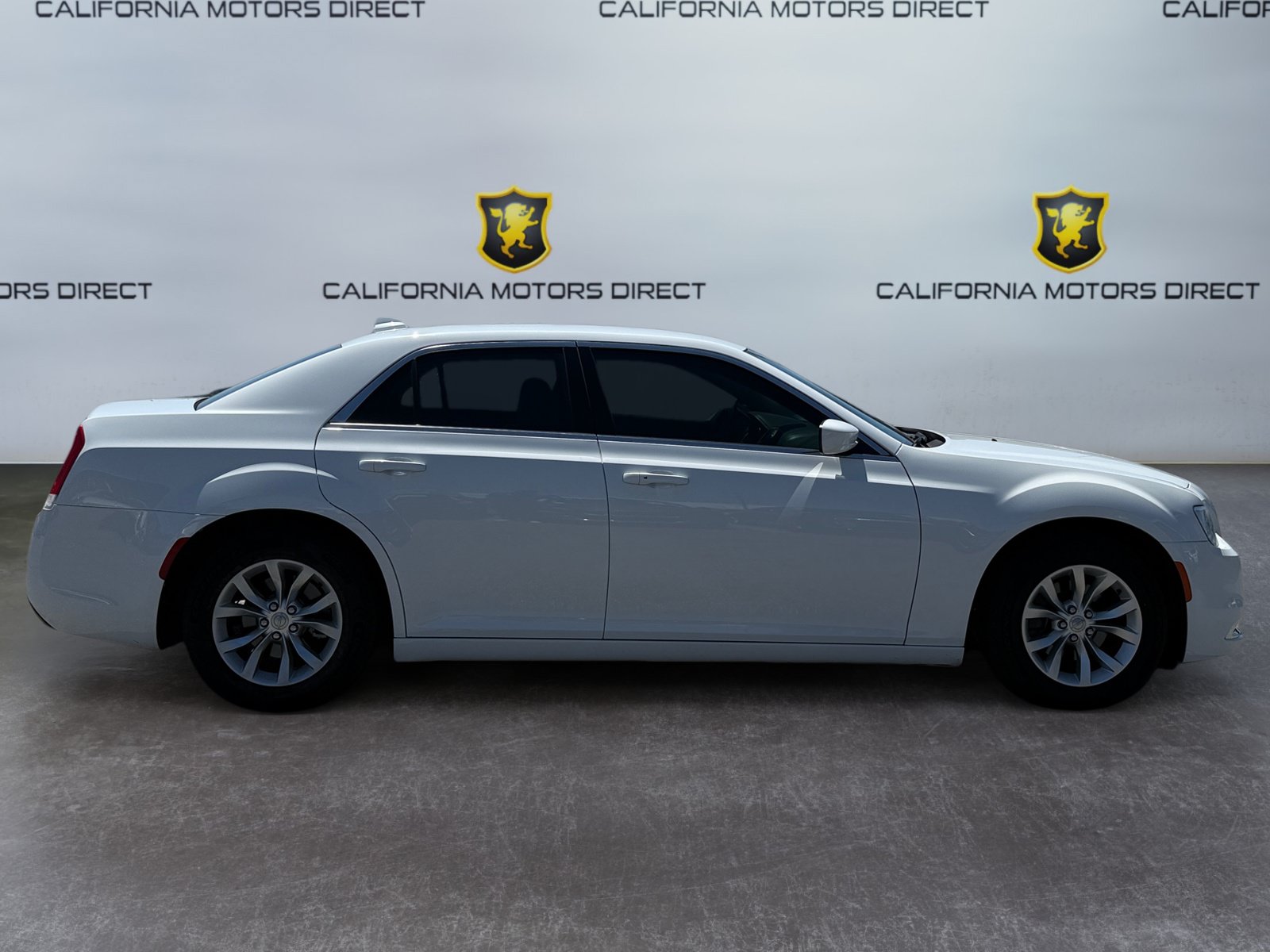 Used 2019 Chrysler 300 Touring RWD image 6
