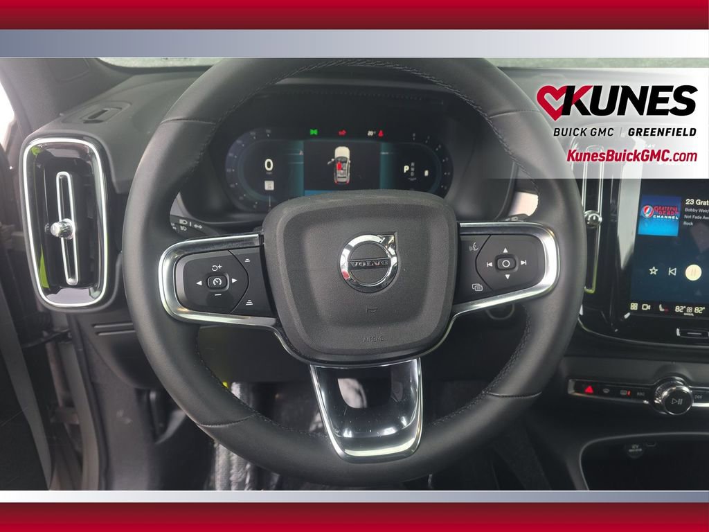 Used 2024 Volvo XC40 B5 Core image 18