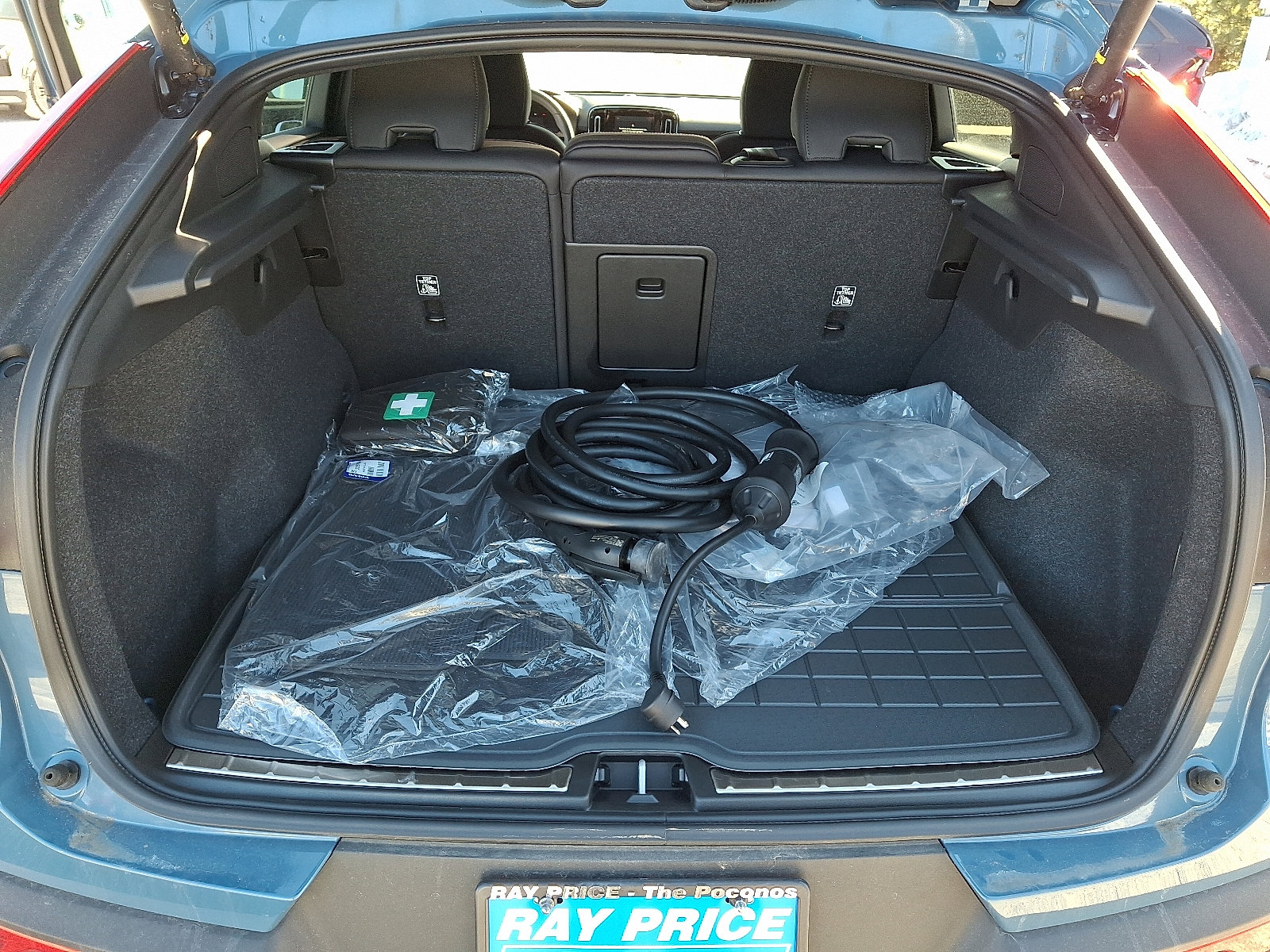 Certified 2024 Volvo C40 P8 Recharge Plus w/ Climate Package image 28