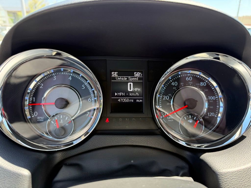 Used 2015 Chrysler Town & Country Touring w/ Driver Convenience Group FWD image 14