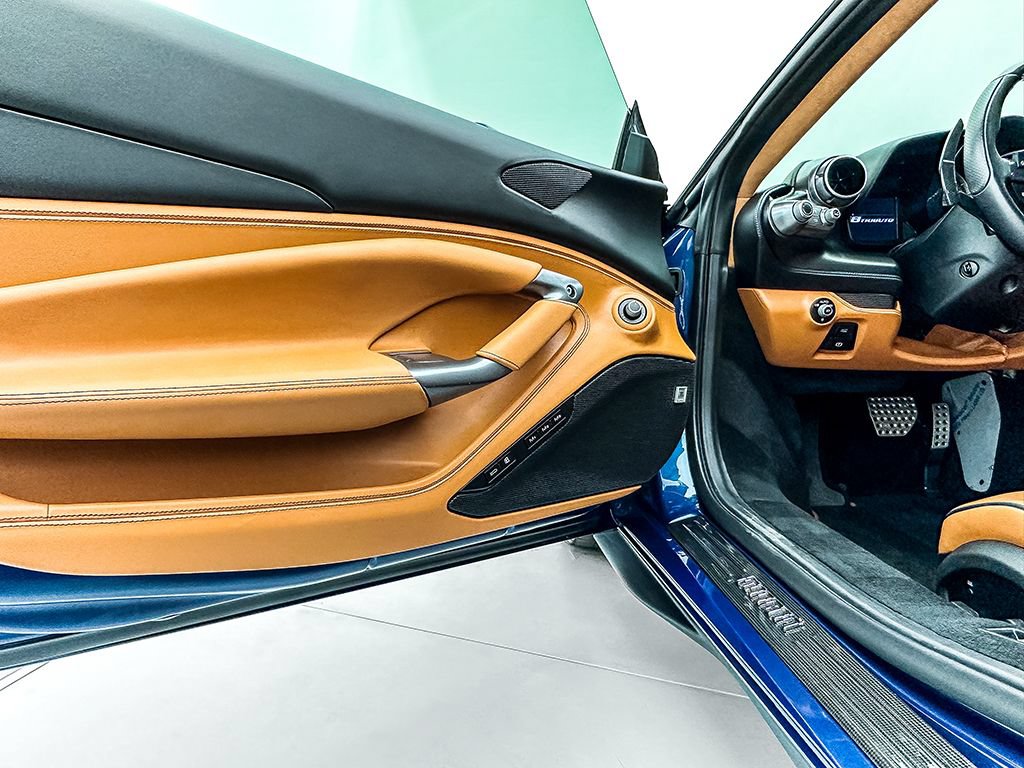Certified 2020 Ferrari F8 Tributo RWD image 9