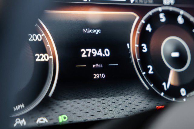 Used 2025 Aston Martin Vanquish RWD image 50