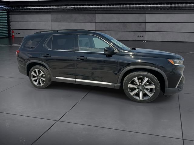 Used 2023 Honda Pilot Touring image 2
