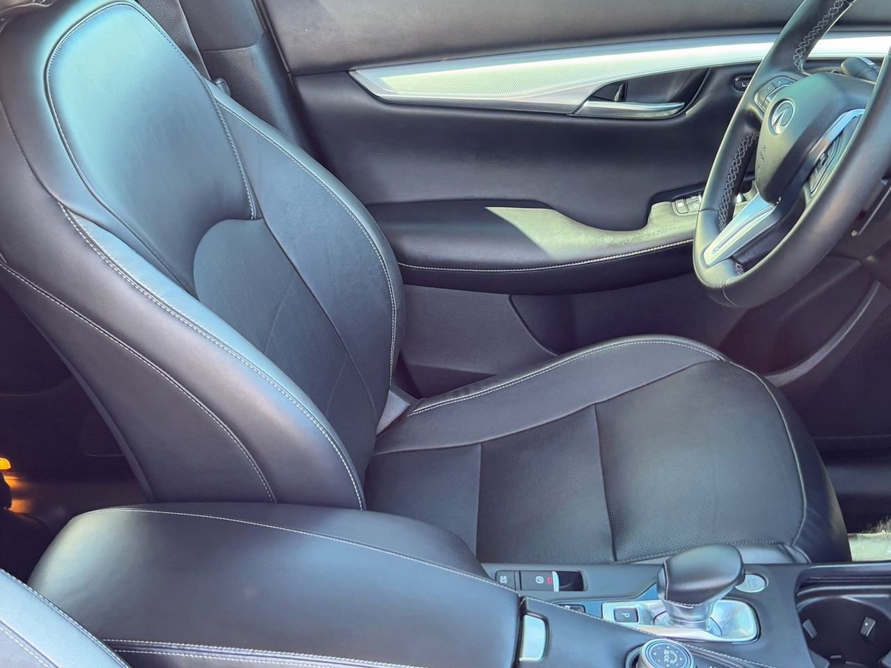 Used 2021 INFINITI QX50 Sensory image 10