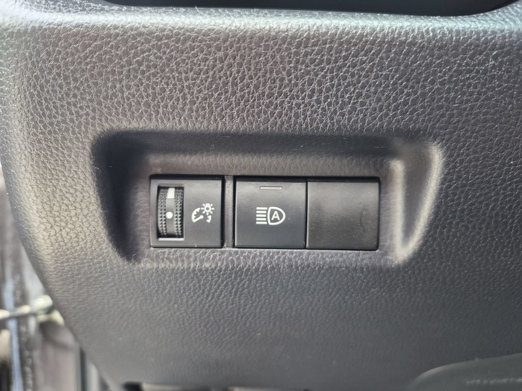Used 2025 Toyota RAV4 LE AWD/4WD image 24