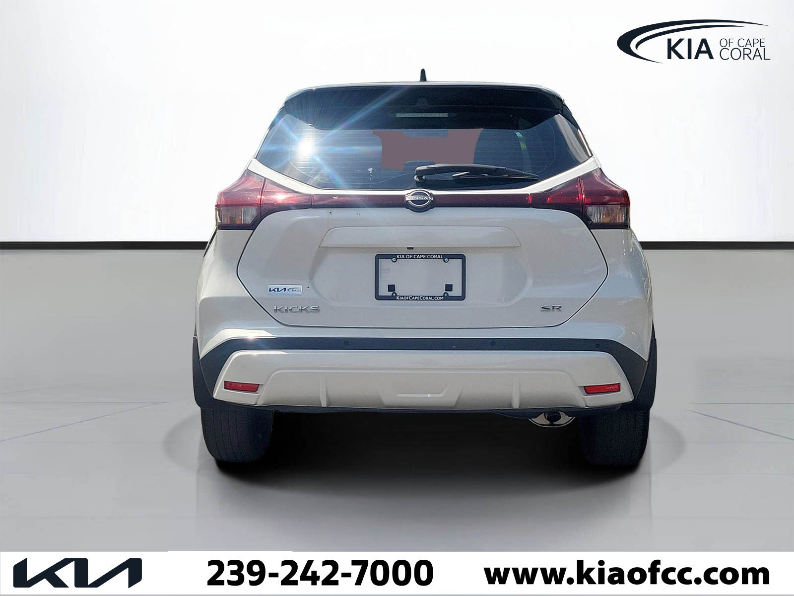 Used 2023 Nissan Kicks SR w/ SR Premium Package FWD image 4