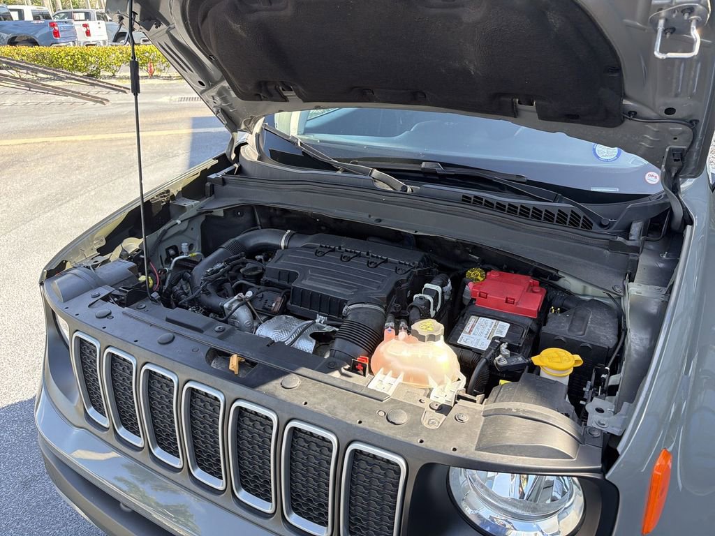 Used 2023 Jeep Renegade Latitude AWD/4WD image 28