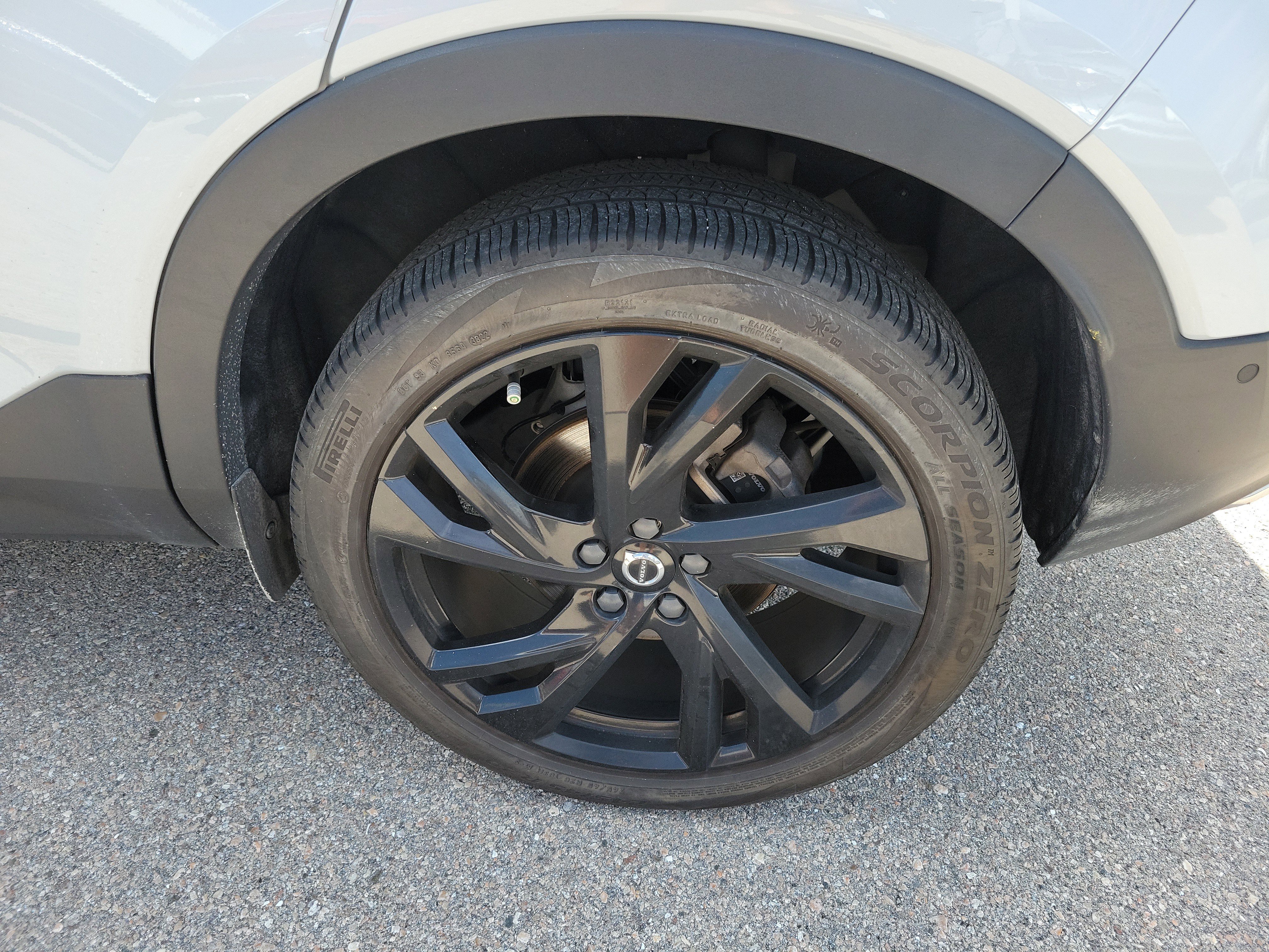 Used 2020 Volvo XC40 T4 R-Design w/ Protection Package Premier image 8