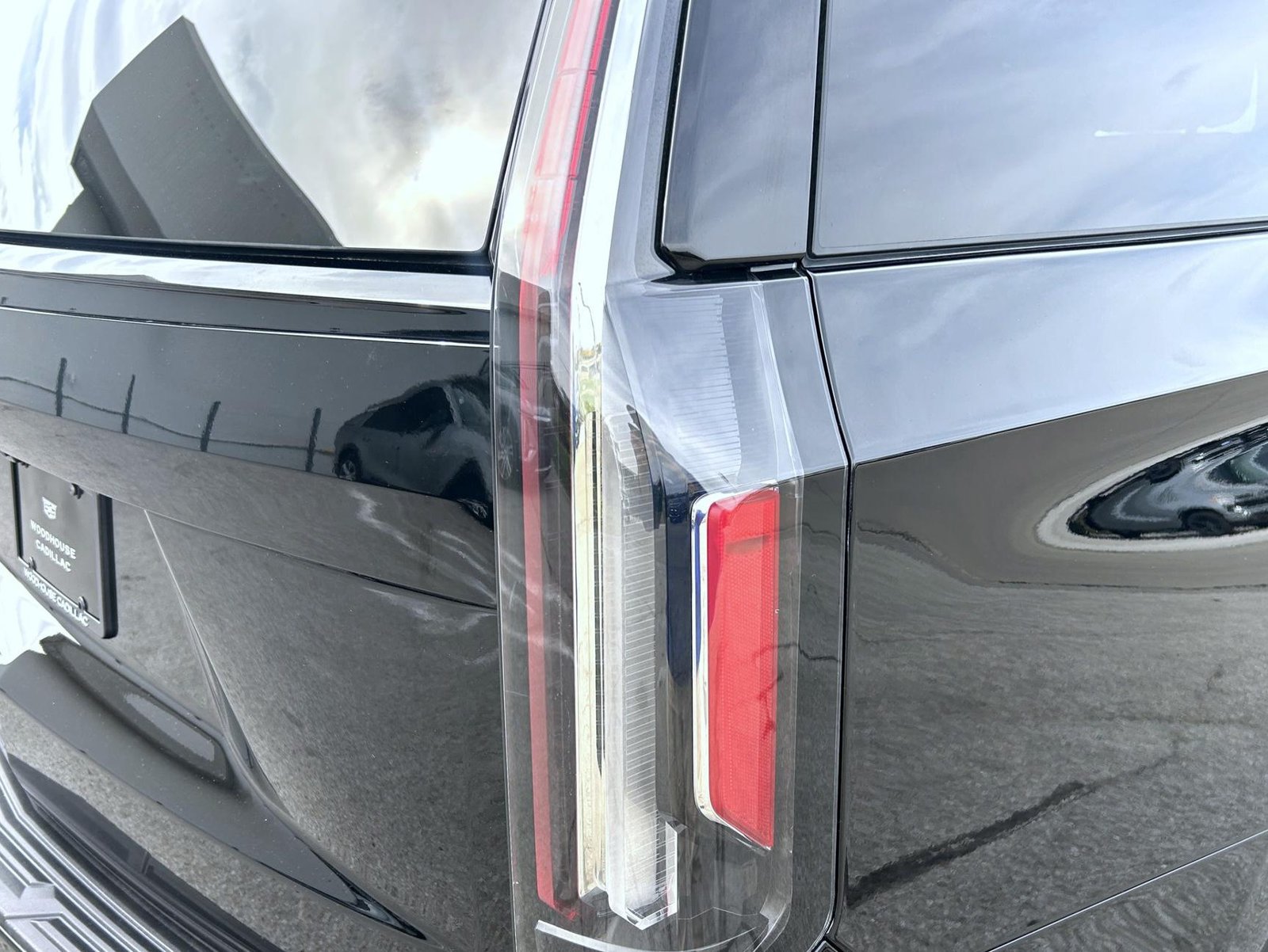 Certified 2022 Cadillac Escalade Sport AWD/4WD image 11