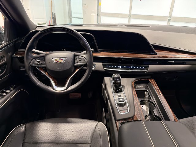 Used 2023 Cadillac Escalade Premium Luxury w/ Performance Package AWD/4WD image 22
