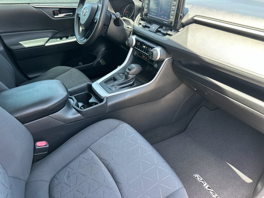 Used 2021 Toyota RAV4 XLE w/ Convenience Package FWD image 16