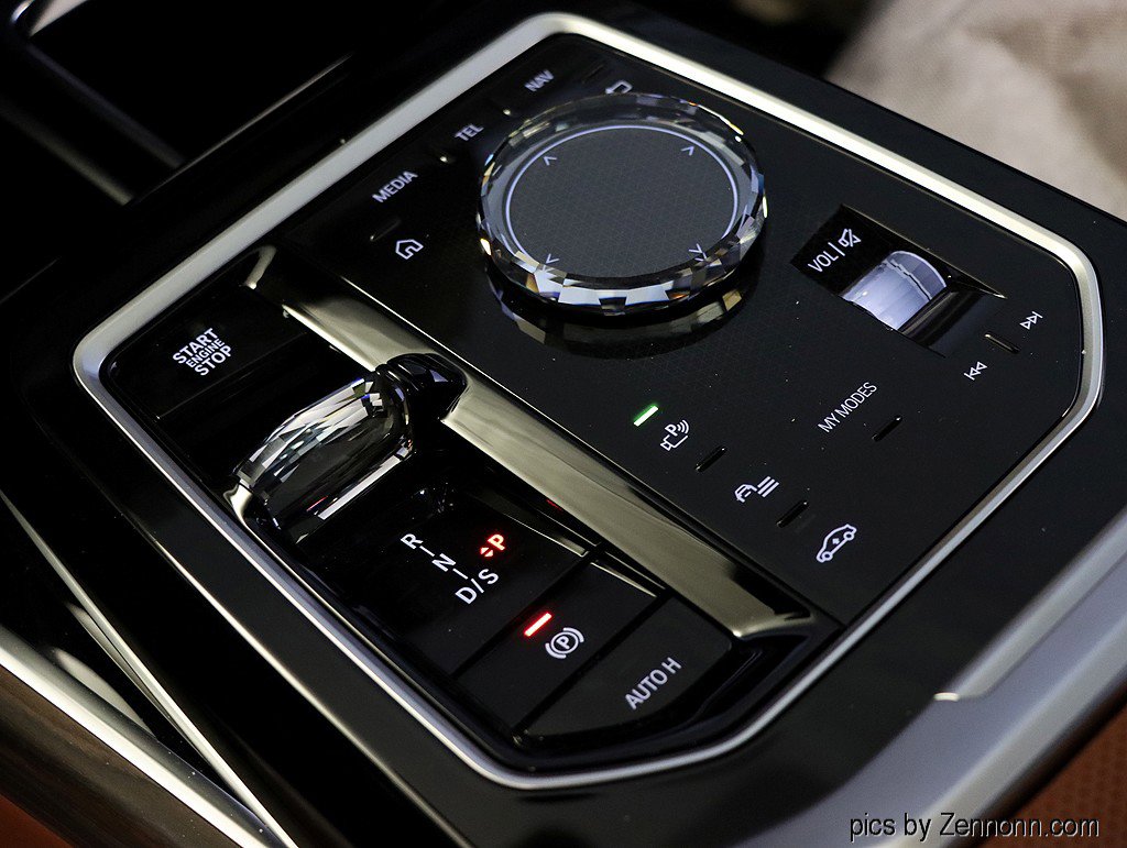 Used 2026 BMW 740i xDrive w/ Executive Package image 25