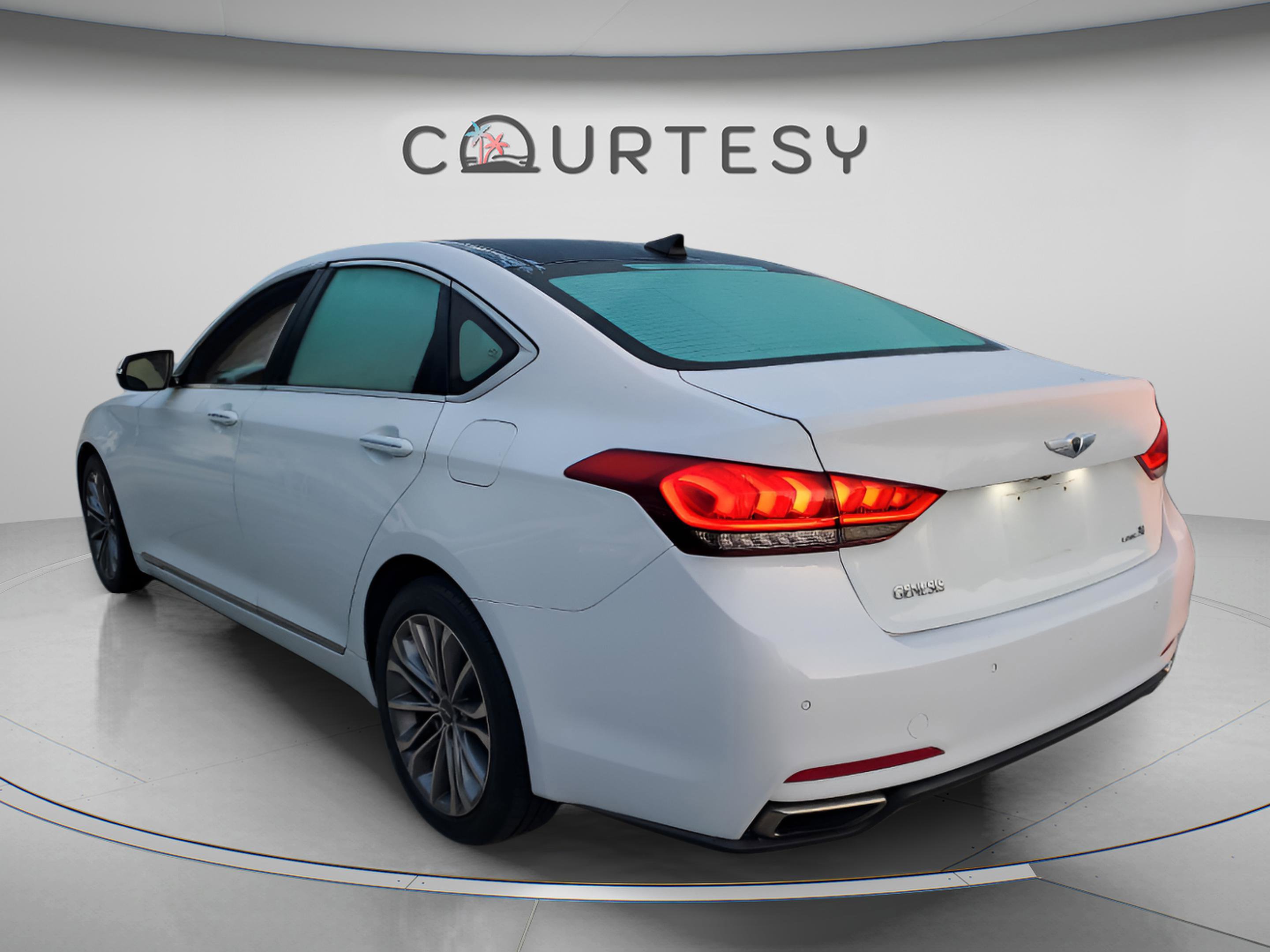 Used 2015 Hyundai Genesis 3.8 w/ Option Group 04 image 2