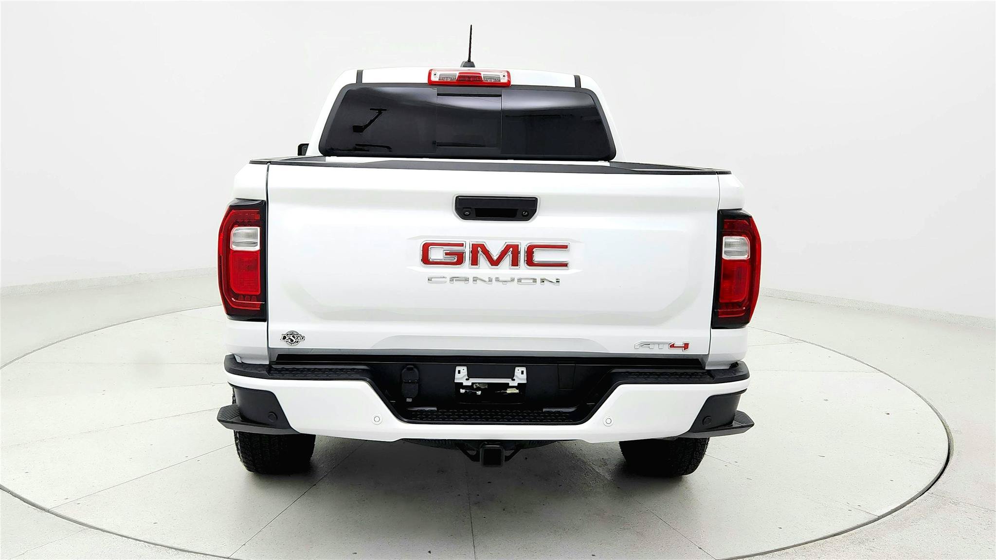 Used 2024 GMC Canyon AT4 w/ AT4 Premium Package AWD/4WD image 4