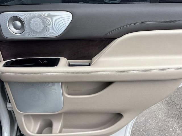 Certified 2023 Lincoln Navigator Reserve AWD/4WD image 21