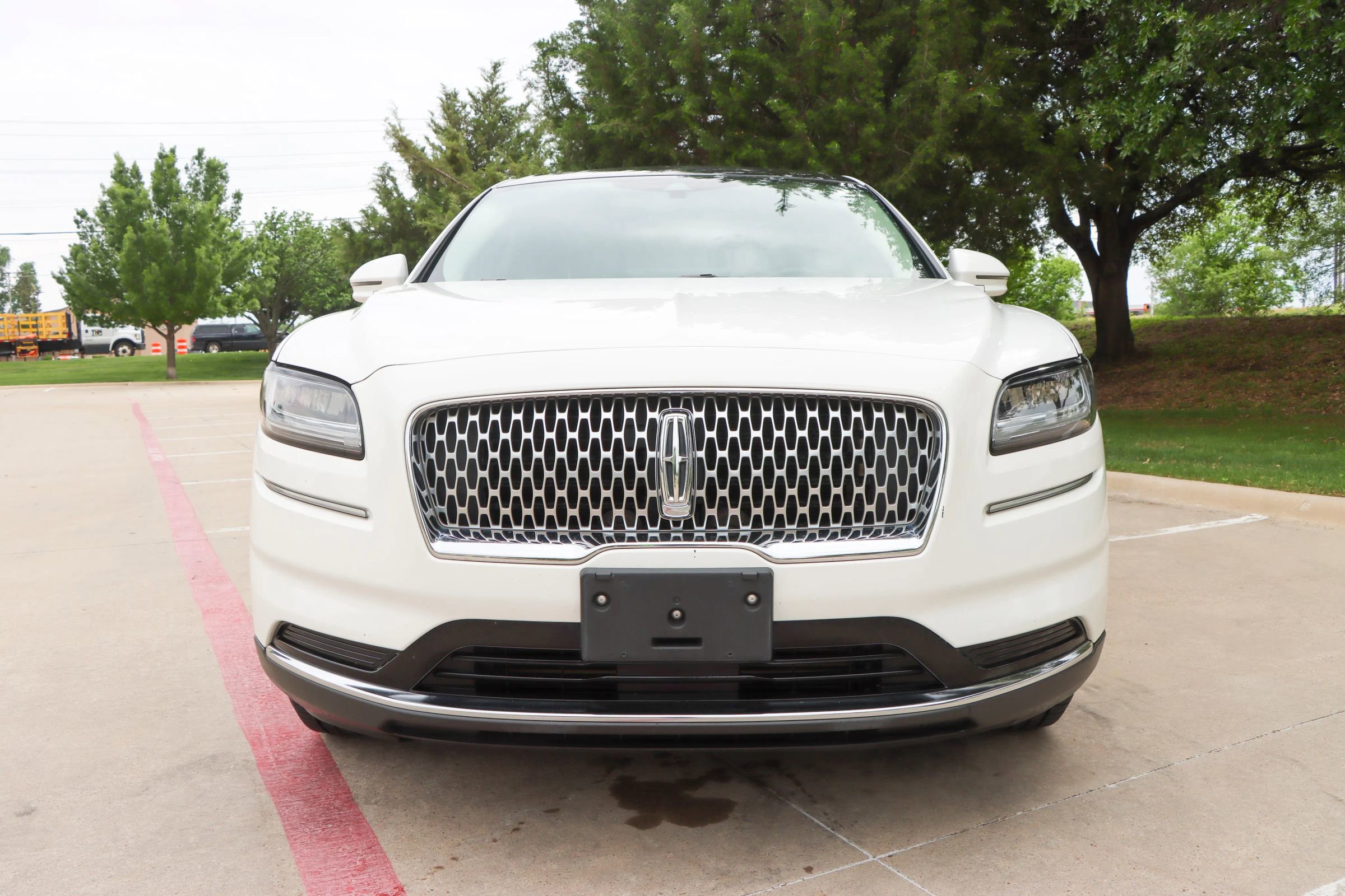 Used 2021 Lincoln Nautilus Reserve w/ Cargo Utility Package FWD image 2