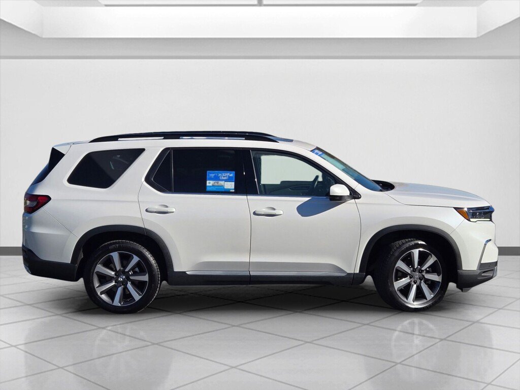 Certified 2023 Honda Pilot Touring image 4