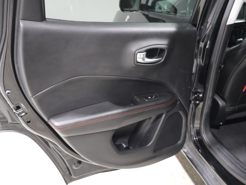 Used 2019 Jeep Compass Trailhawk w/ Leather Interior Group AWD/4WD image 19