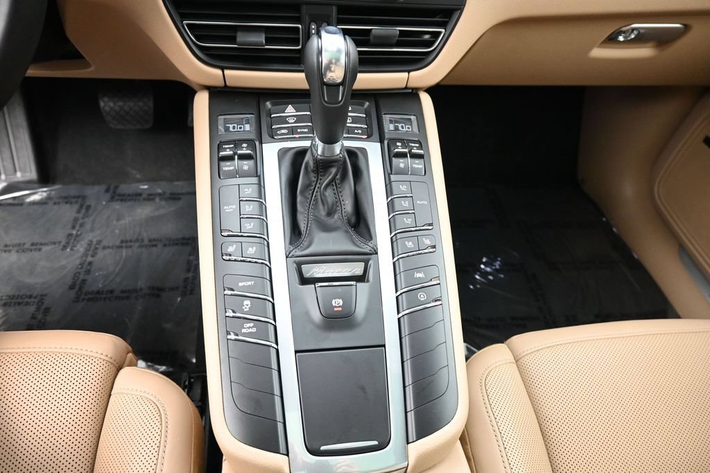 Certified 2020 Porsche Macan S AWD/4WD image 11