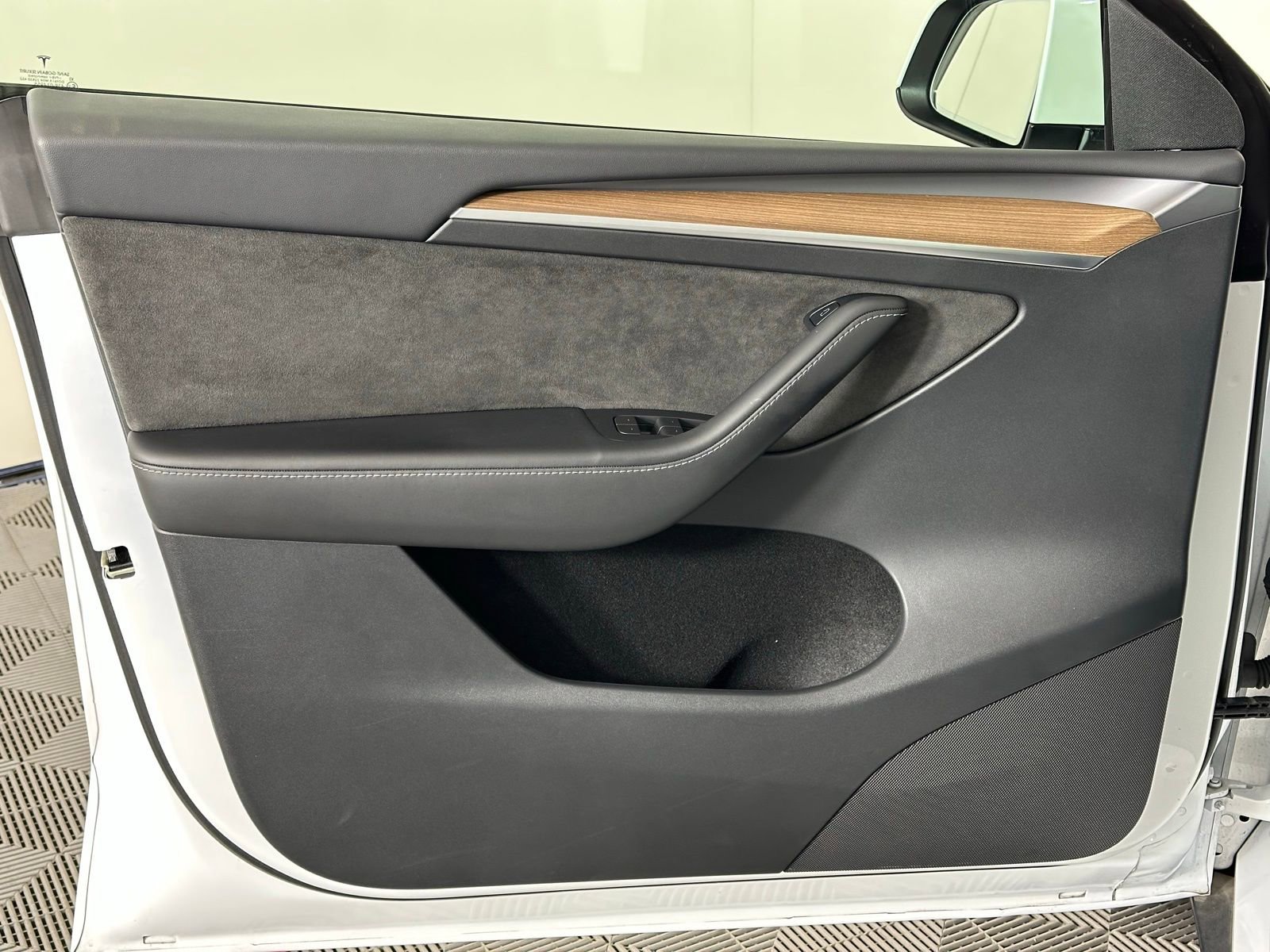 Used 2023 Tesla Model Y Long Range image 40