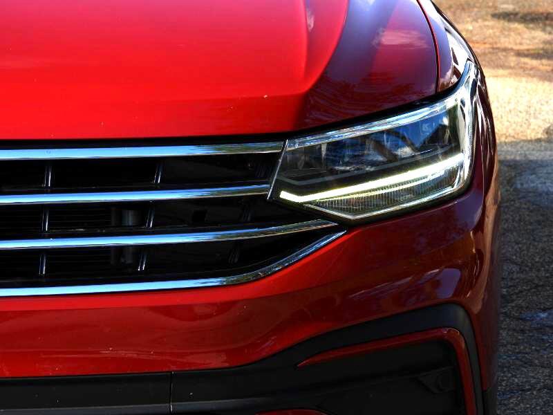 Used 2023 Volkswagen Tiguan SE w/ Panoramic Sunroof Package image 27